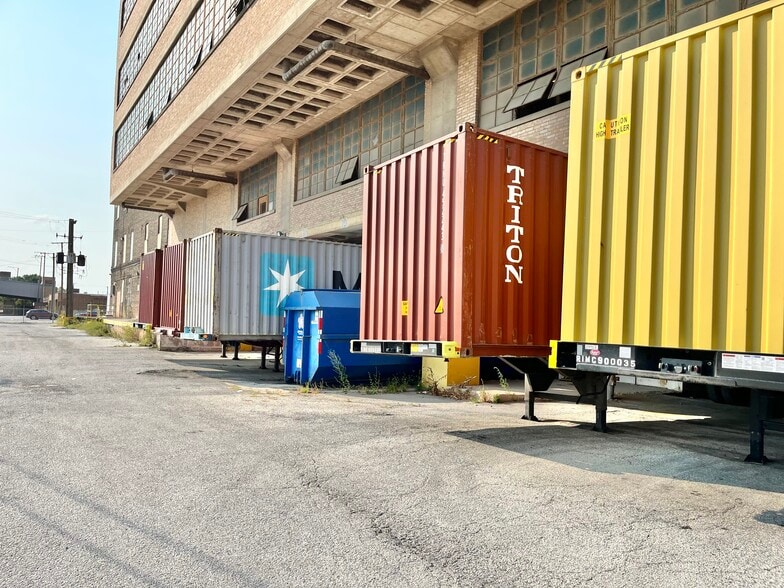 More Photos Of 1111 W 35th St, Chicago Flex For Lease