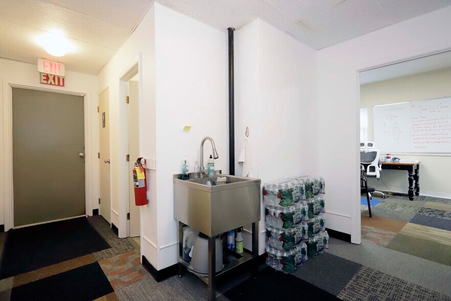 More Photos Of 597 Dartmouth St, Dartmouth Office For Sale