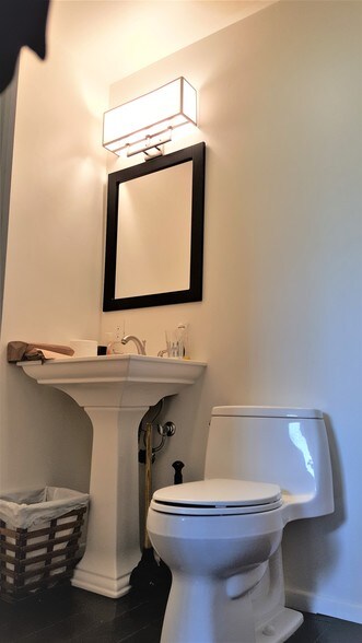 More Photos Of 1390 S Coast Hwy, Laguna Beach Storefront For Lease