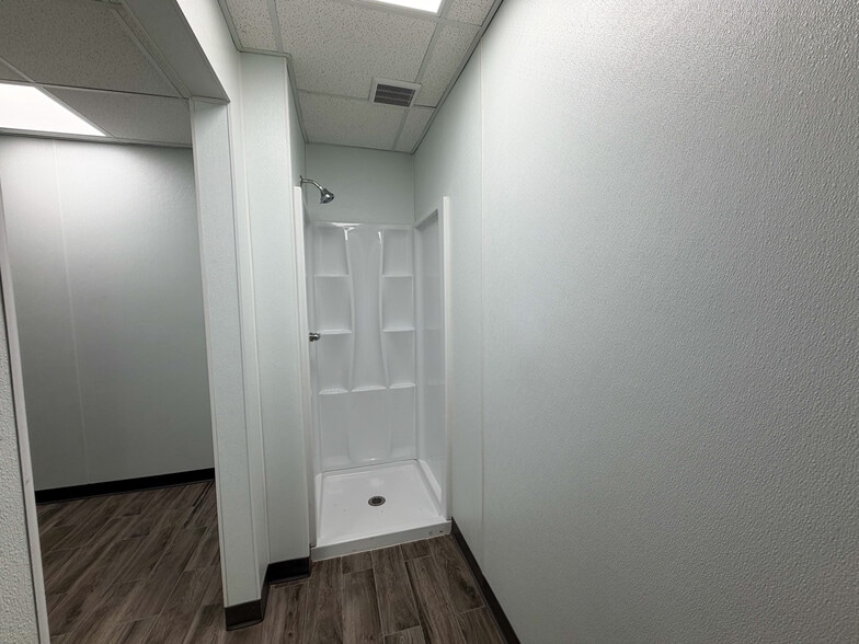 More Photos Of 225 S Lodestone Way, Tooele Warehouse For Lease