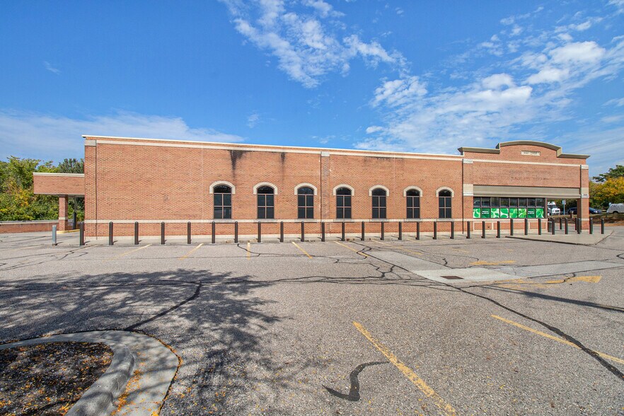 More Photos Of 3000 Orchard Lake Rd, Keego Harbor Drugstore For Lease