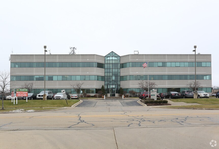 More Photos Of 1952 Mcdowell Rd, Naperville Business Park For Lease