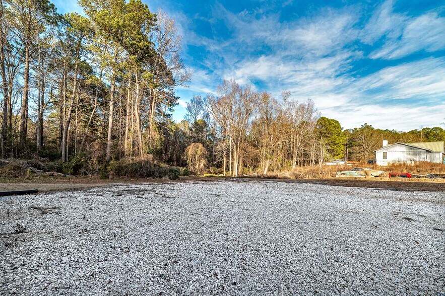 More Photos Of 881 Barnetts Bridge Rd, Jackson Light Distribution For Sale