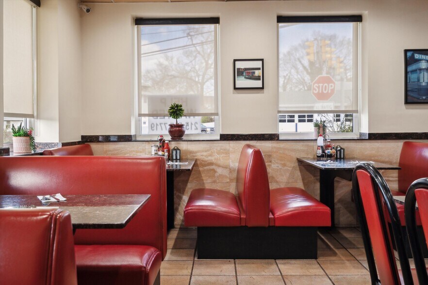 More Photos Of 2708 Limekiln Pike, Glenside Restaurant For Sale