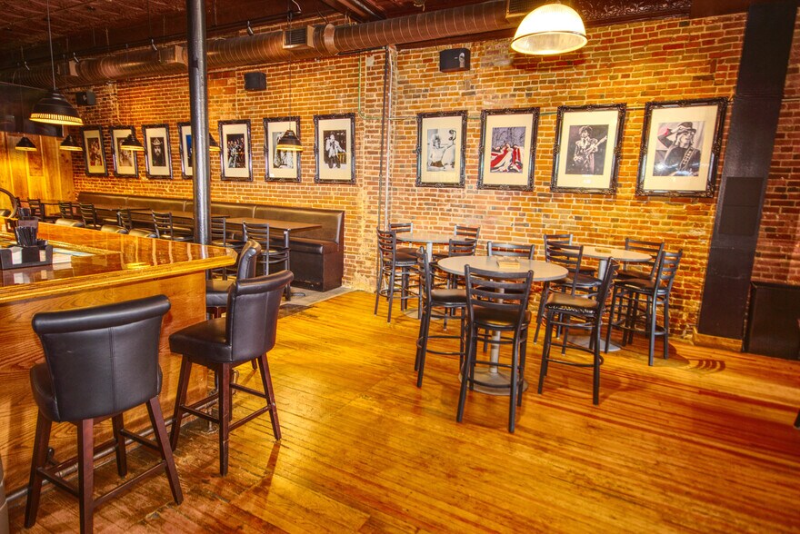 More Photos Of 114 E 5th St, Wahoo Bar For Sale