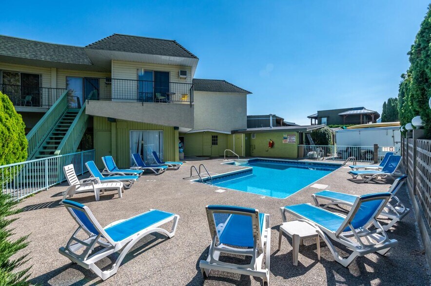 More Photos Of 2107 Tait St, Summerland Hotel For Sale