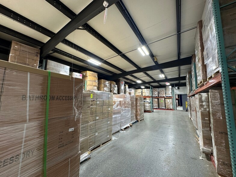 More Photos Of 1717-1721 Oak Dr, Mchenry Manufacturing For Sale