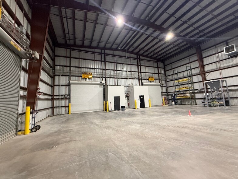 More Photos Of 2420 Lefebure Rd, Fairfax Warehouse For Sale