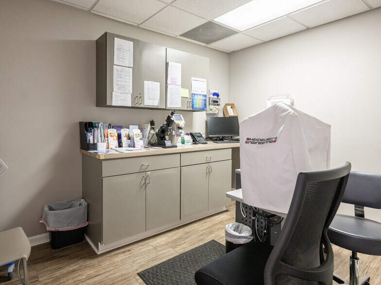 More Photos Of 1998 Hendersonville Rd, Asheville Medical For Sale