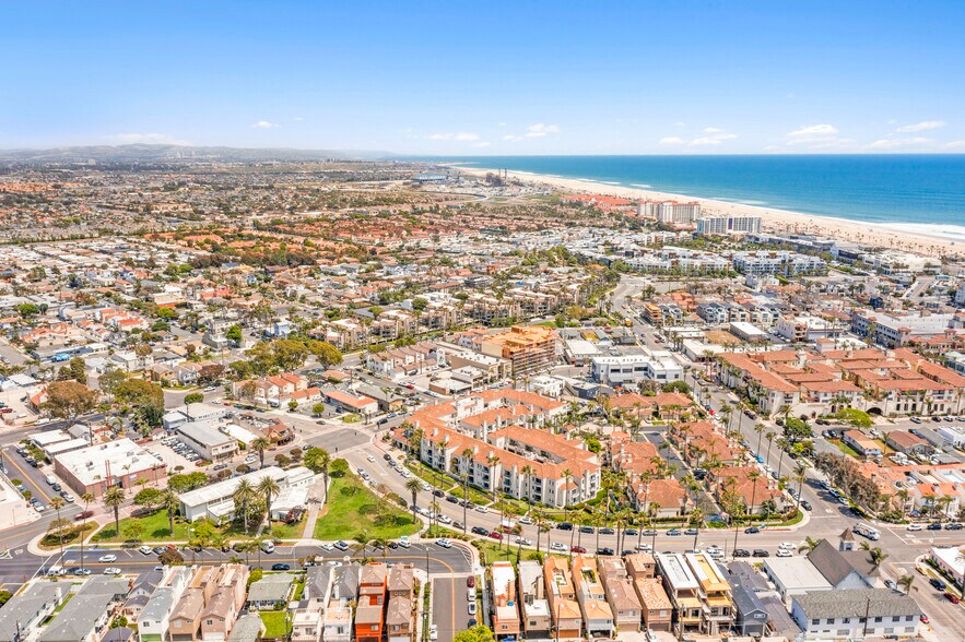 More Photos Of 501 Main St, Huntington Beach Storefront Retail Residential For Lease