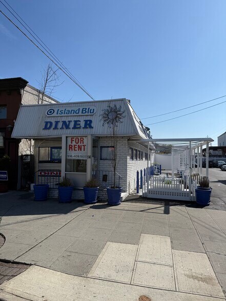 Primary Photo Of 14 Merrick Ave, Merrick General Retail For Lease