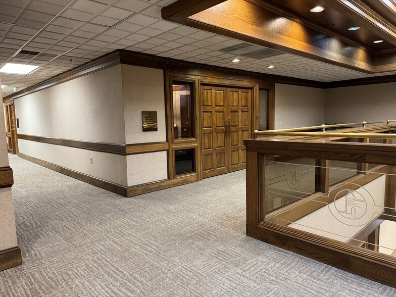 More Photos Of 100 E Park St, Olathe Office For Lease