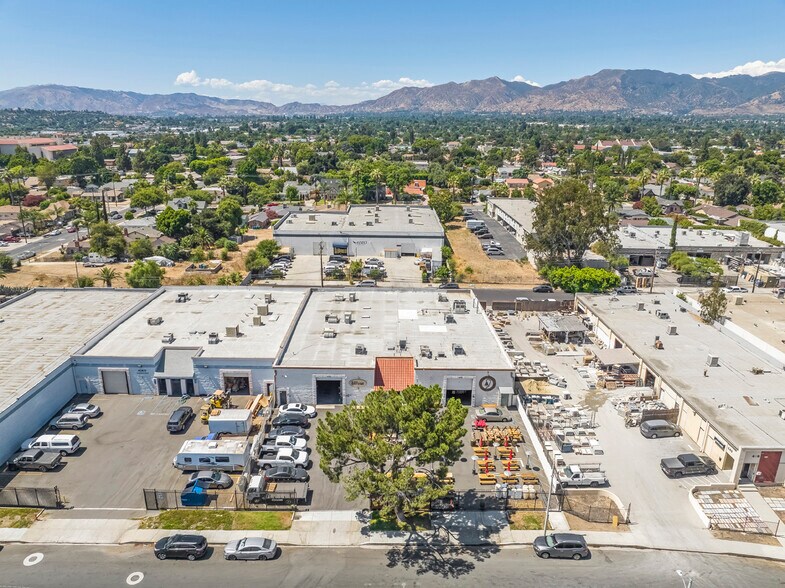 More Photos Of 425 Park Ave, San Fernando Warehouse For Sale