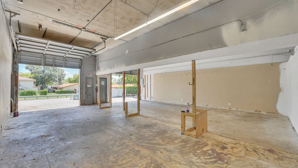 More Photos Of 10910-10920 Wiles Rd, Coral Springs Warehouse For Lease