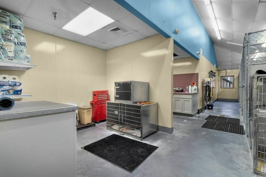 More Photos Of 150 Mensa Dr, Noblesville Office For Sale