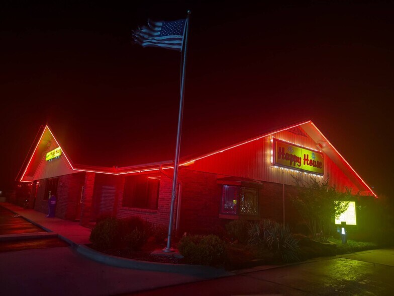 More Photos Of 840 E US Highway 60, Monett General Retail For Sale