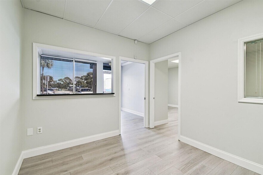 More Photos Of 5404 Hoover Blvd, Tampa Medical For Sale