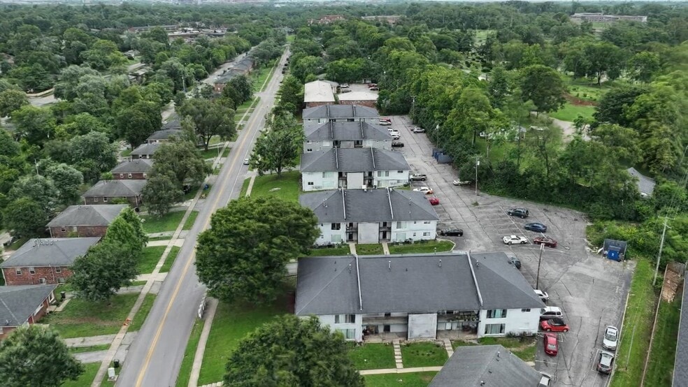 Primary Photo Of 2045 Cambridge Dr, Lexington Apartments For Sale