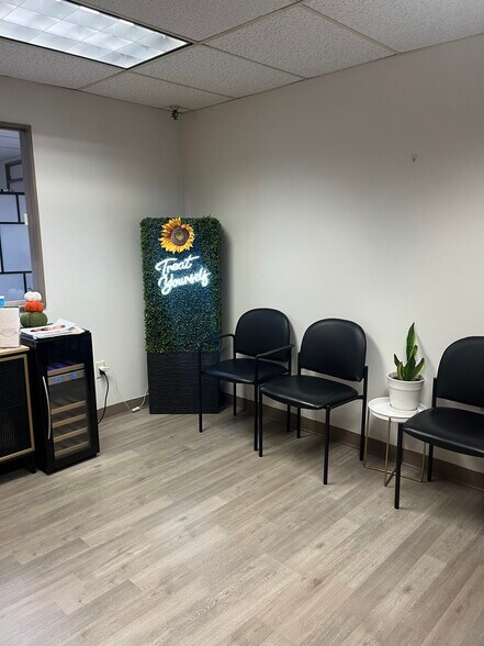 More Photos Of 22 Pennsylvania Ave, Niantic Office For Lease