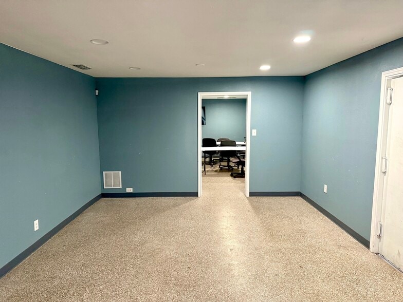 More Photos Of 1830 Jackson Keller Rd, San Antonio Warehouse For Sale