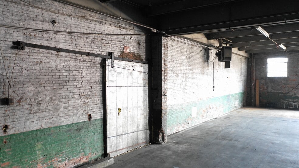 More Photos Of 35 Bowne St, Brooklyn Warehouse For Lease