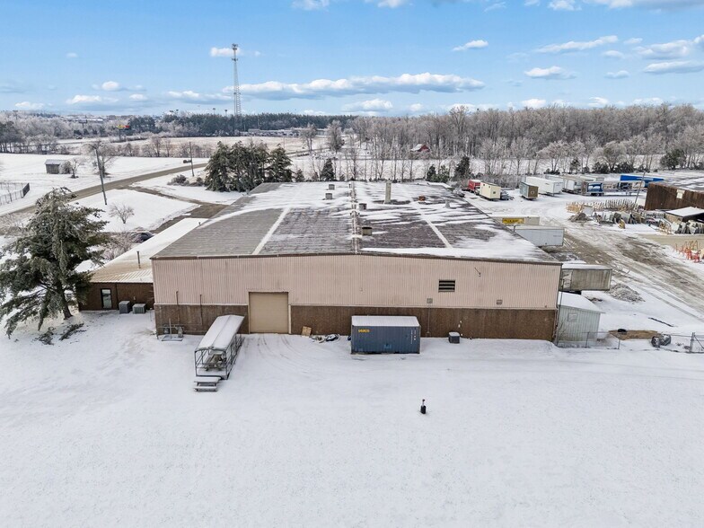More Photos Of 411 Industrial Dr, White House Manufacturing For Lease