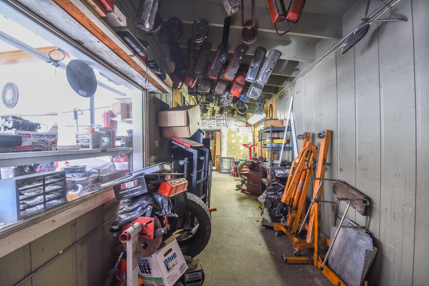 More Photos Of 24967 State Highway 108, Mi Wuk Village Service Station For Sale