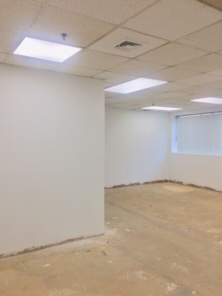 More Photos Of 2231 Fifth Ave, Ronkonkoma Warehouse For Lease