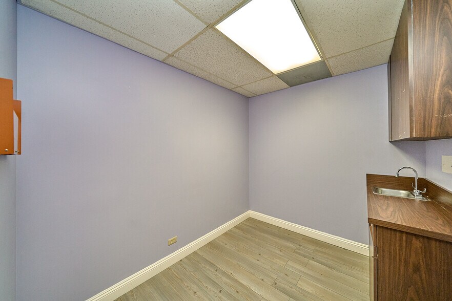 More Photos Of 8737 Beverly Blvd, West Hollywood Medical For Sale