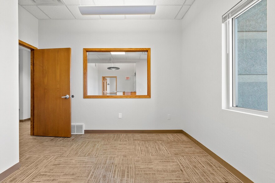 More Photos Of 1496 Bellevue St, Green Bay Office For Lease
