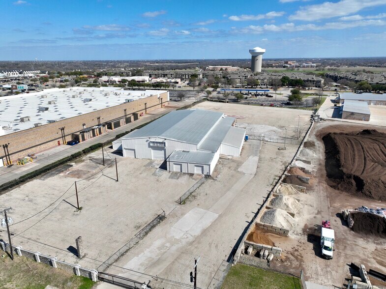 More Photos Of 6000 Split Trail Rd, Plano Warehouse For Lease
