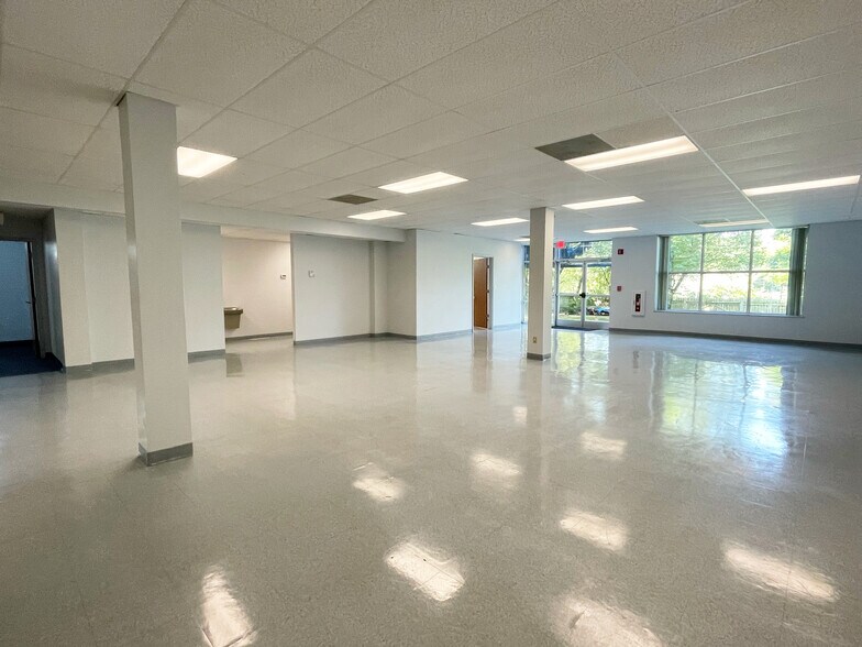 More Photos Of 726 N Cherry St, Winston-Salem Office For Sale