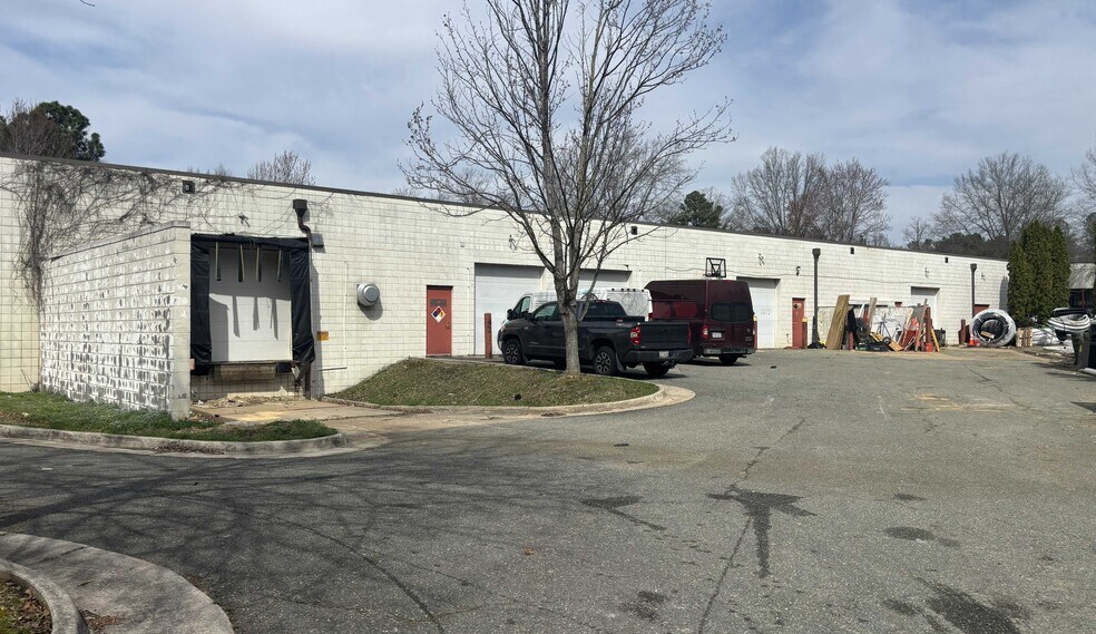 More Photos Of 13513 E Boundary Rd, Midlothian Light Distribution For Sale