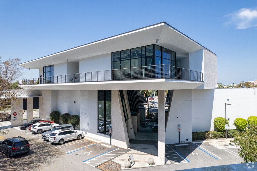 More Photos Of 5958 S Dixie Hwy, South Miami Restaurant For Lease