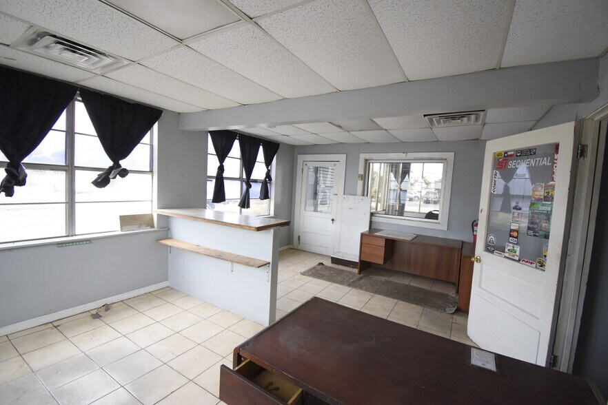 More Photos Of 621 W Main St, La Porte Warehouse For Lease