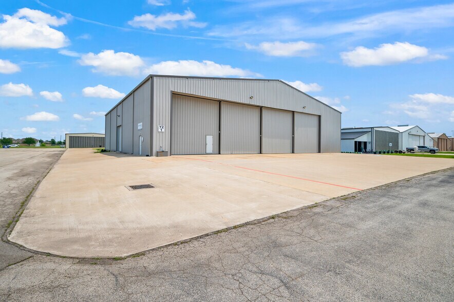 More Photos Of 7622 Eagle Ln, Spring Airplane Hangar For Sale