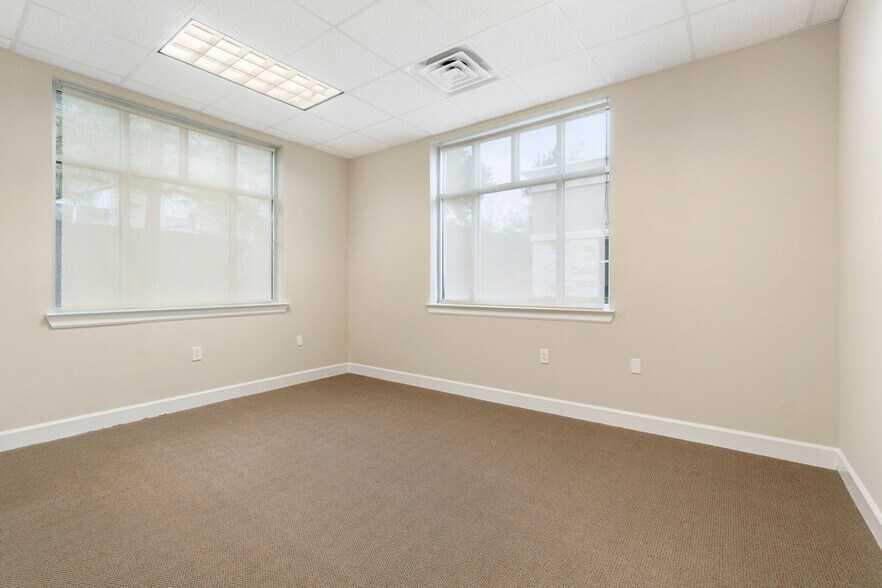 More Photos Of 2219 Sawdust Rd, The Woodlands Office For Sale