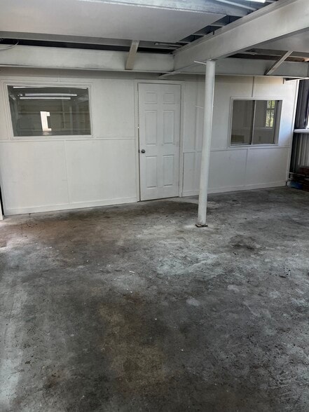 More Photos Of 6827 La Paseo St, Houston Warehouse For Lease