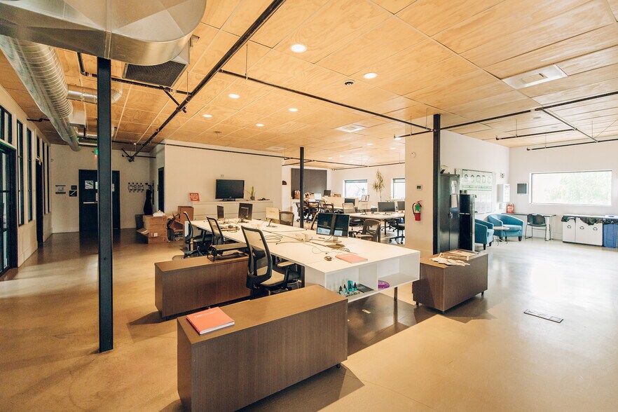 More Photos Of 111-115 SE Yamhill St, Portland Warehouse For Lease