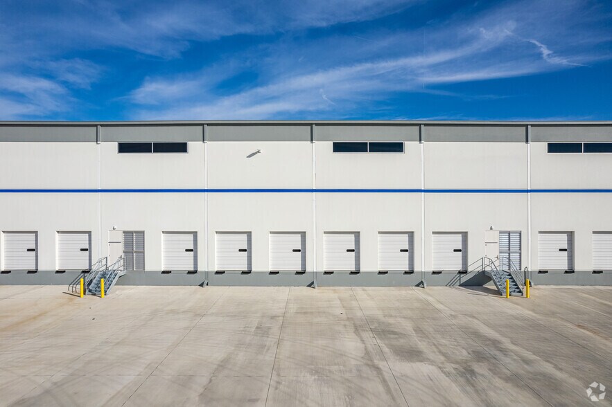 More Photos Of 2201 Chemsearch Blvd, Irving Warehouse For Lease