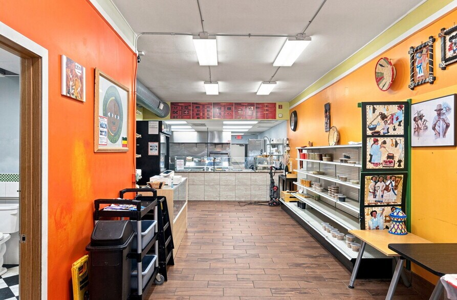 More Photos Of 3749 Cedar Ave S, Minneapolis Restaurant For Lease