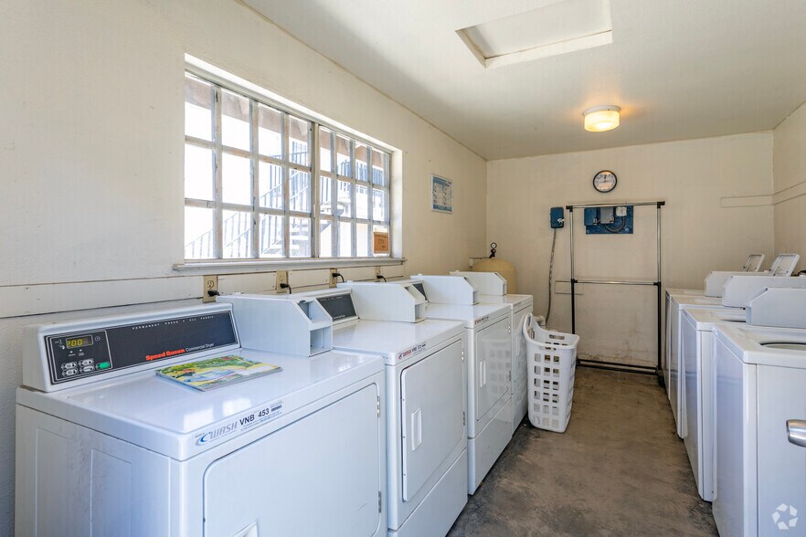 More Photos Of 1905 E Pontiac Way, Fresno Apartments For Sale