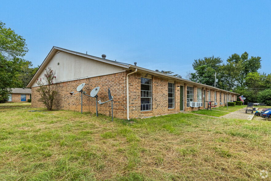 Primary Photo Of 607 S Pecan St, Hughes Springs Apartments For Sale