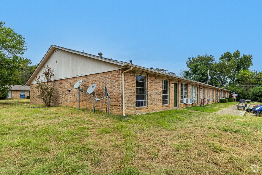 More Photos Of 607 S Pecan St, Hughes Springs Apartments For Sale