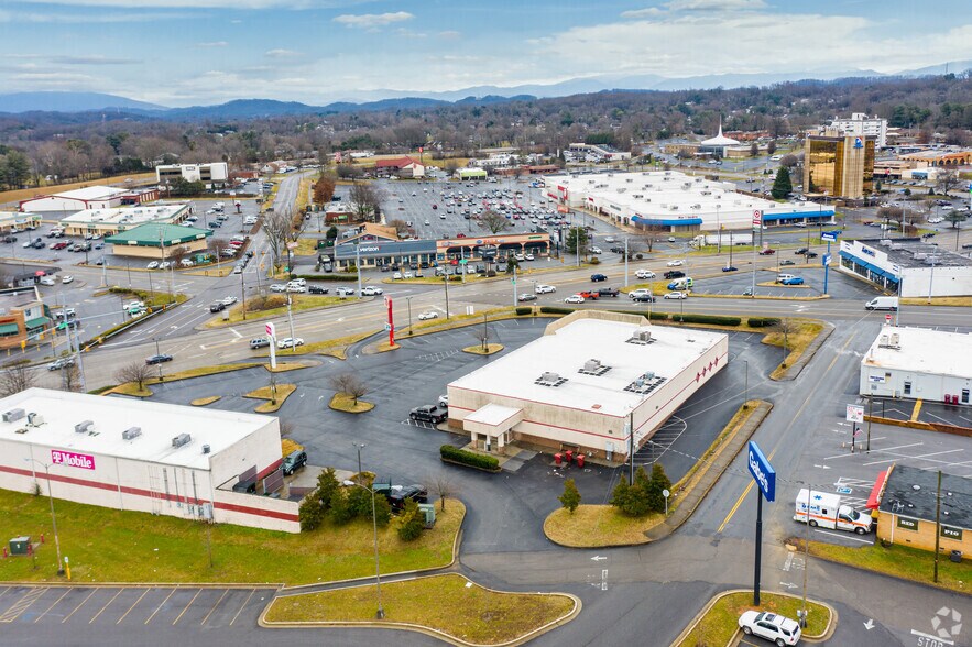 2219 N Roan St, Johnson City, TN 37601 Retail For Lease