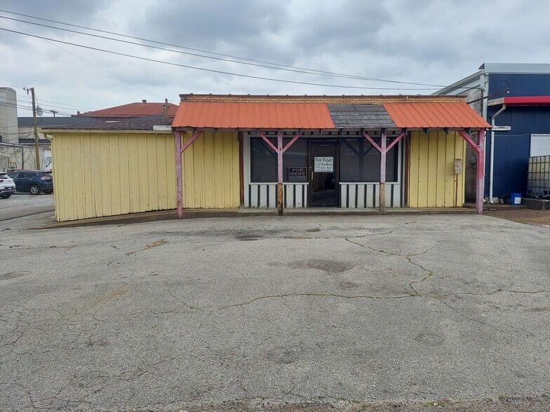 Primary Photo Of 101 Caldwell St, Paris Restaurant For Lease