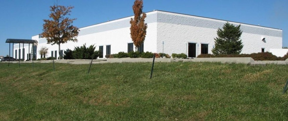 More Photos Of 554 Pit Rd, Brownsburg Light Distribution For Lease