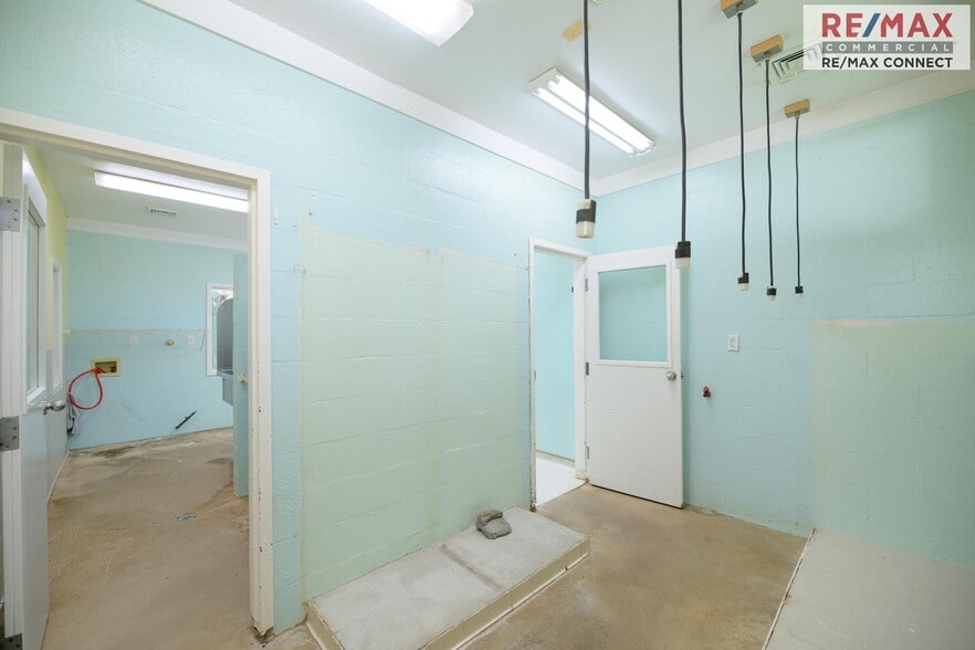 More Photos Of 3440 Hampton Hwy, Yorktown Office For Sale