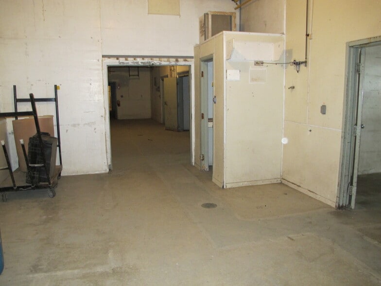 More Photos Of 150 China, Winslow Warehouse For Sale