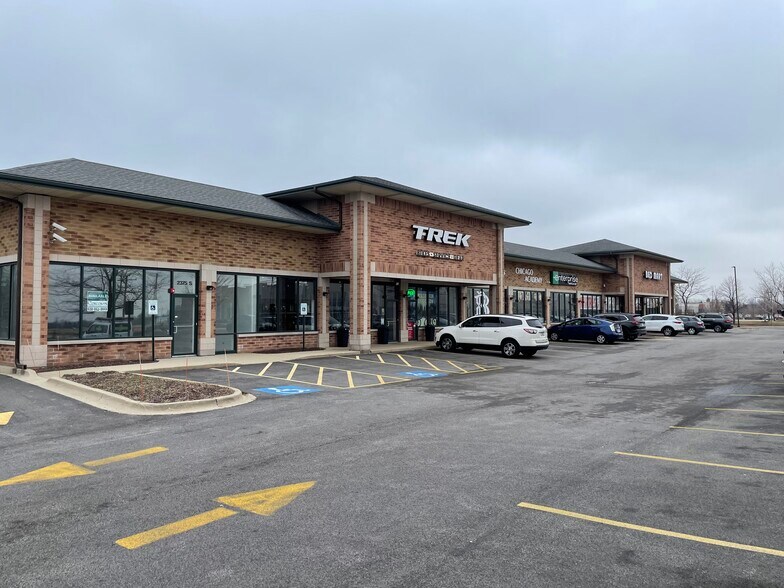 More Photos Of 2375-2397 S Randall Rd, Algonquin Unknown For Lease